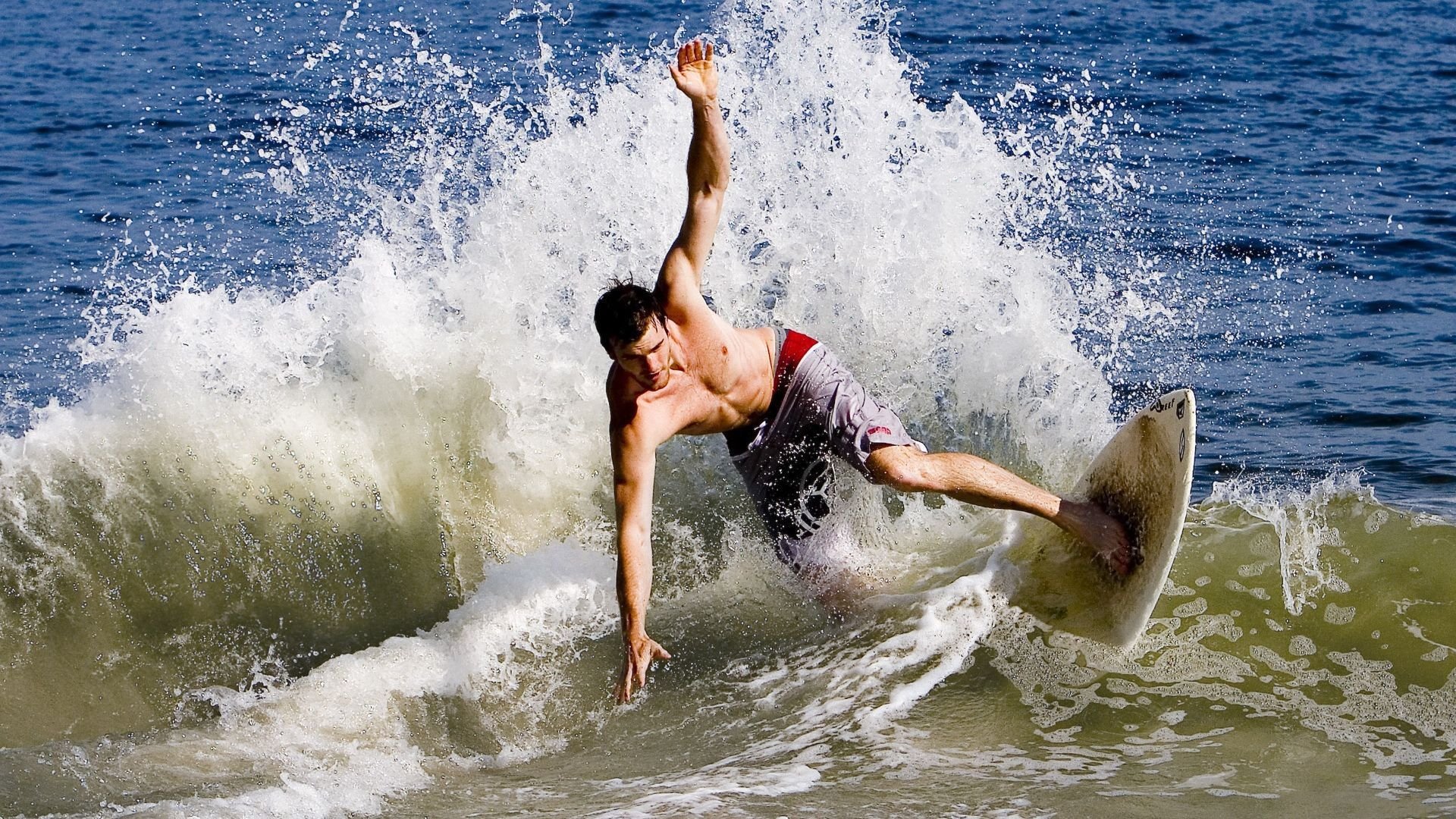 开云体育世界杯-英超争冠焦点战与湖人火力压制勇士，竞技体育的确定性迷思